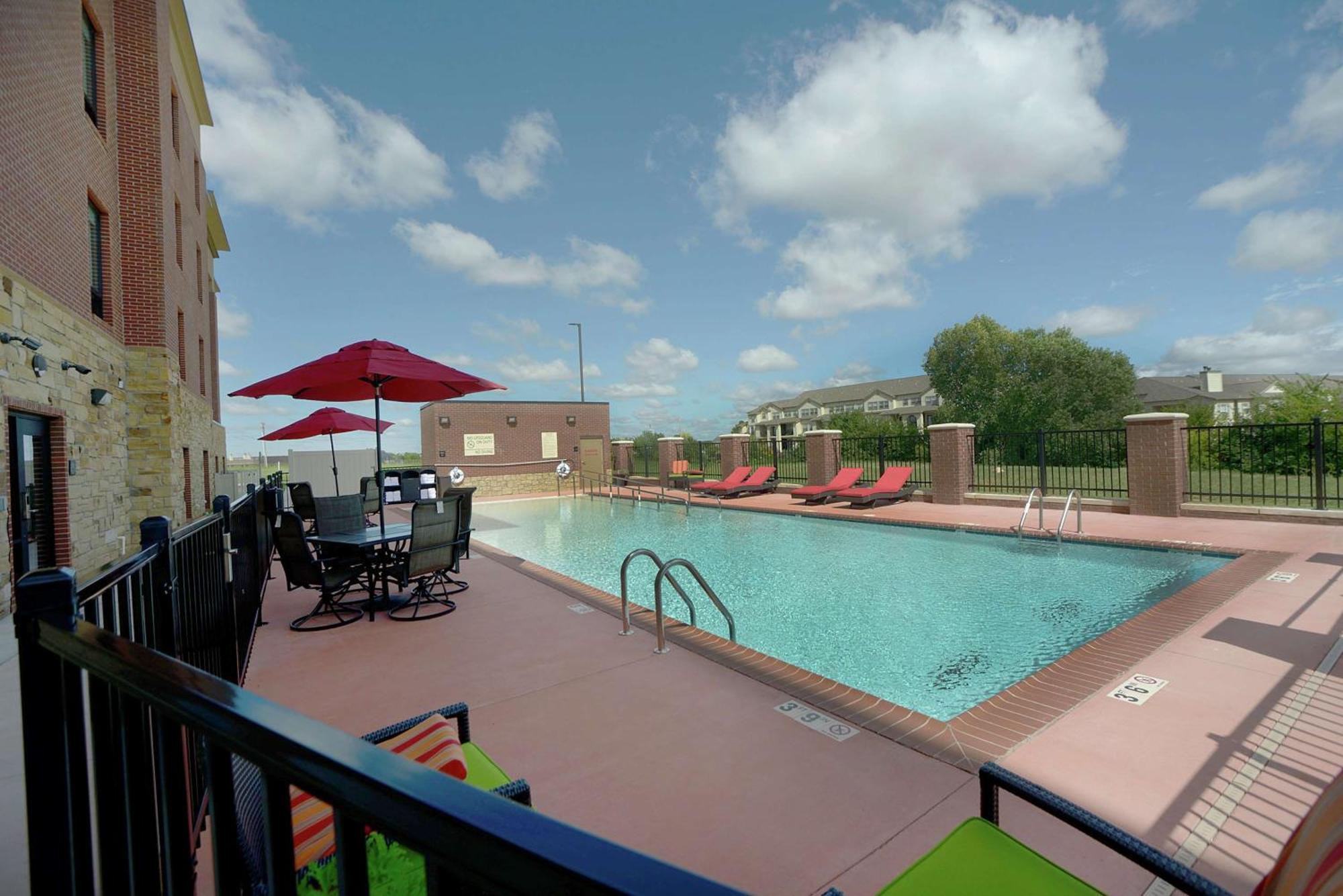 Hampton Inn & Suites Oklahoma City/Quail Springs Exterior photo